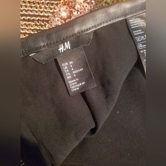 H & M size: 4 Sequin Mini Skirt - Picture 4 of 4